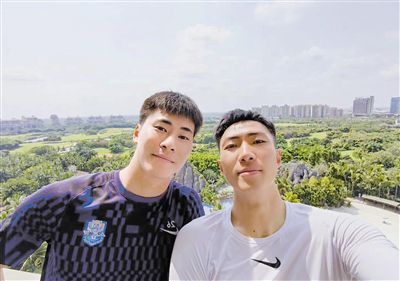 上半场阿诺德角球助攻范迪克破门，利物浦暂1-0谢菲尔德联队；下半场麦卡利斯特伤退，努涅斯失单刀，索博斯洛伊补时破门，最终利物浦2-0谢菲尔德联队，积分来到34分，距离榜首2分。